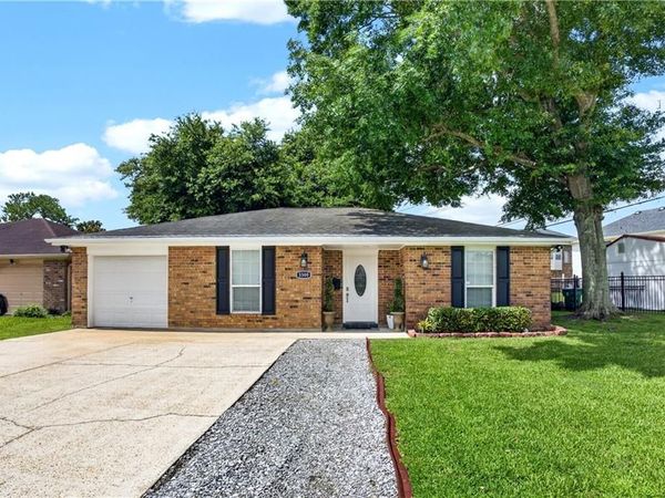 3300 MOUNT LAUREL Drive , Gretna, LA 70056