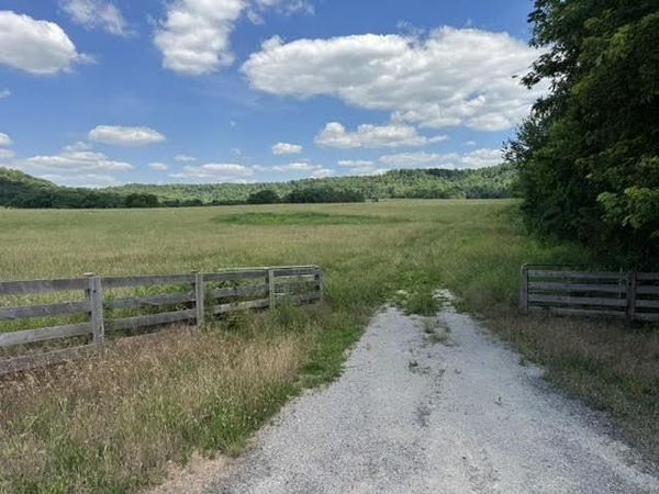 Tract 8 L and N Turnpike Road , Horse Cave, KY 42749