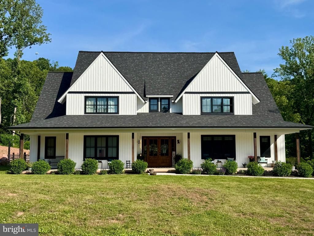 911 N CIRCLE DRIVE , DOVER, PA 17315