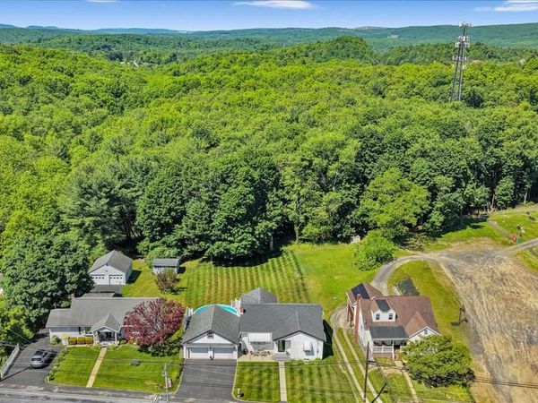 640 MINERSVILLE LLEWELLYN HIGHWAY , POTTSVILLE, PA 17901