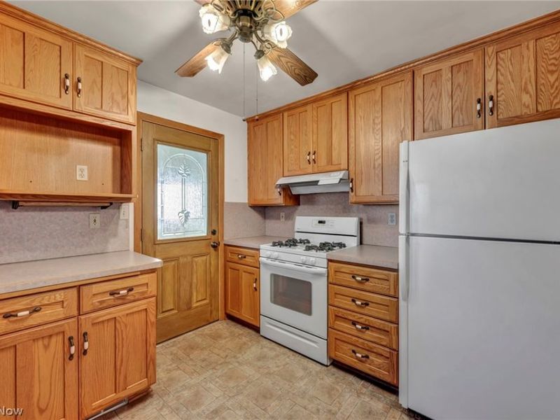 2218 Larchmont Drive, Wickliffe, OH 44092 Photo 11