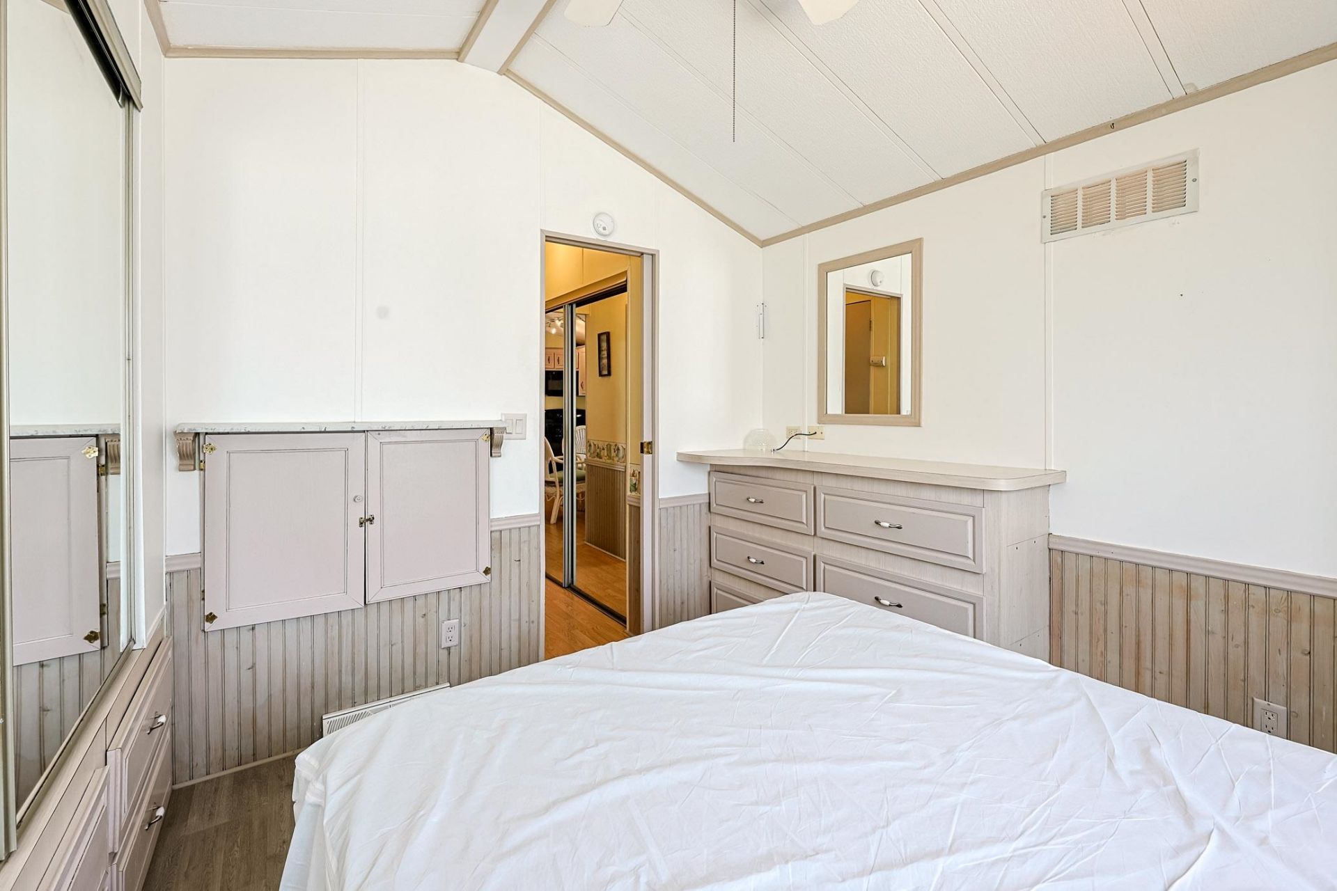 5400 Little River Neck Rd.  Photo 9