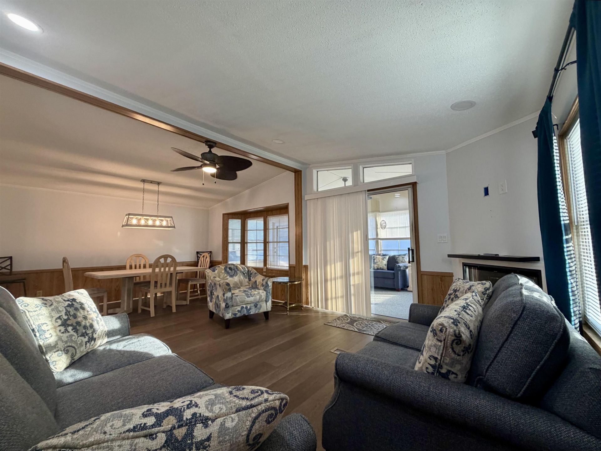 542 Oceanside Dr.  Photo 11