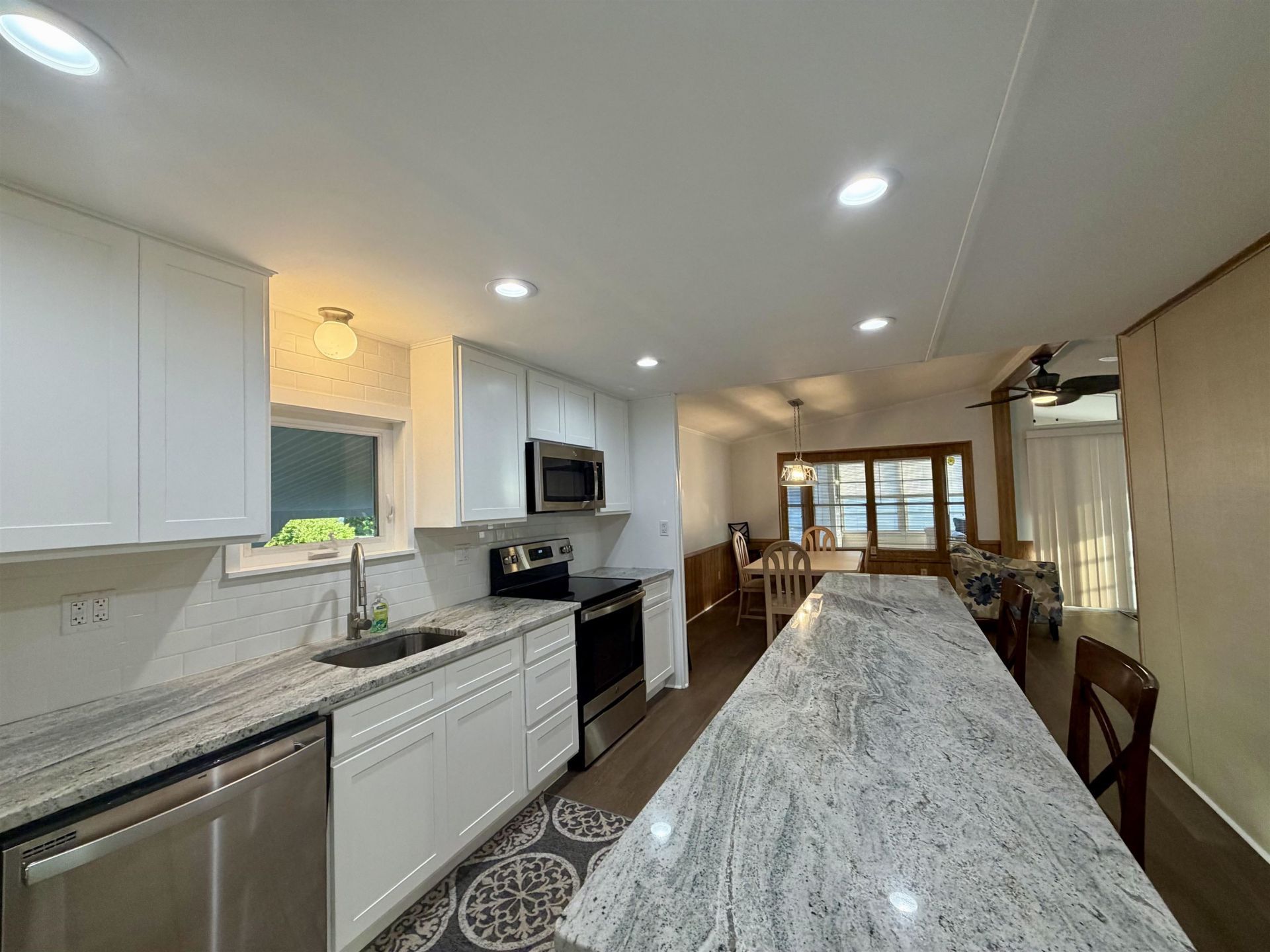 542 Oceanside Dr.  Photo 4