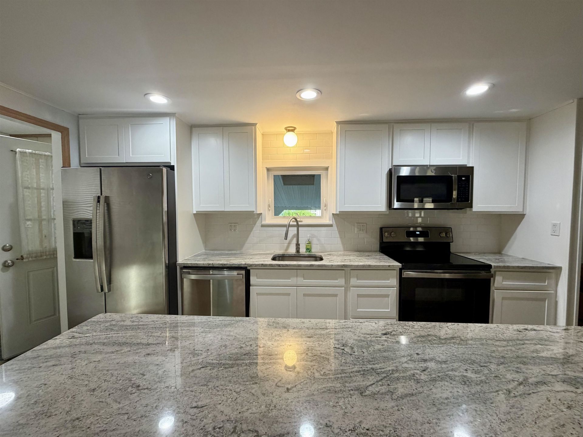 542 Oceanside Dr.  Photo 5