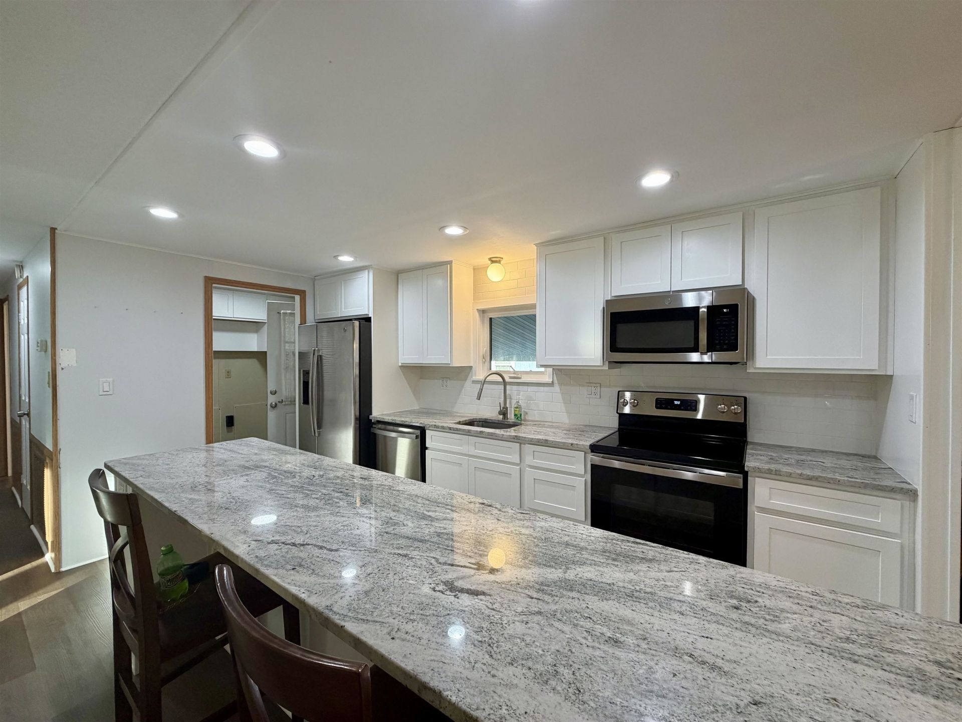 542 Oceanside Dr.  Photo 6