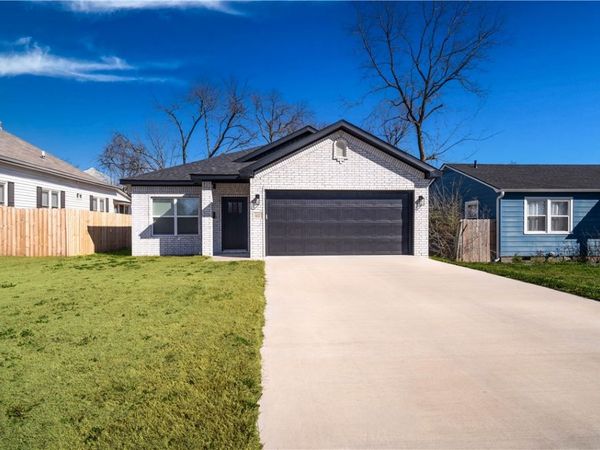 1027 S Arkansas Street , Rogers, AR 72756