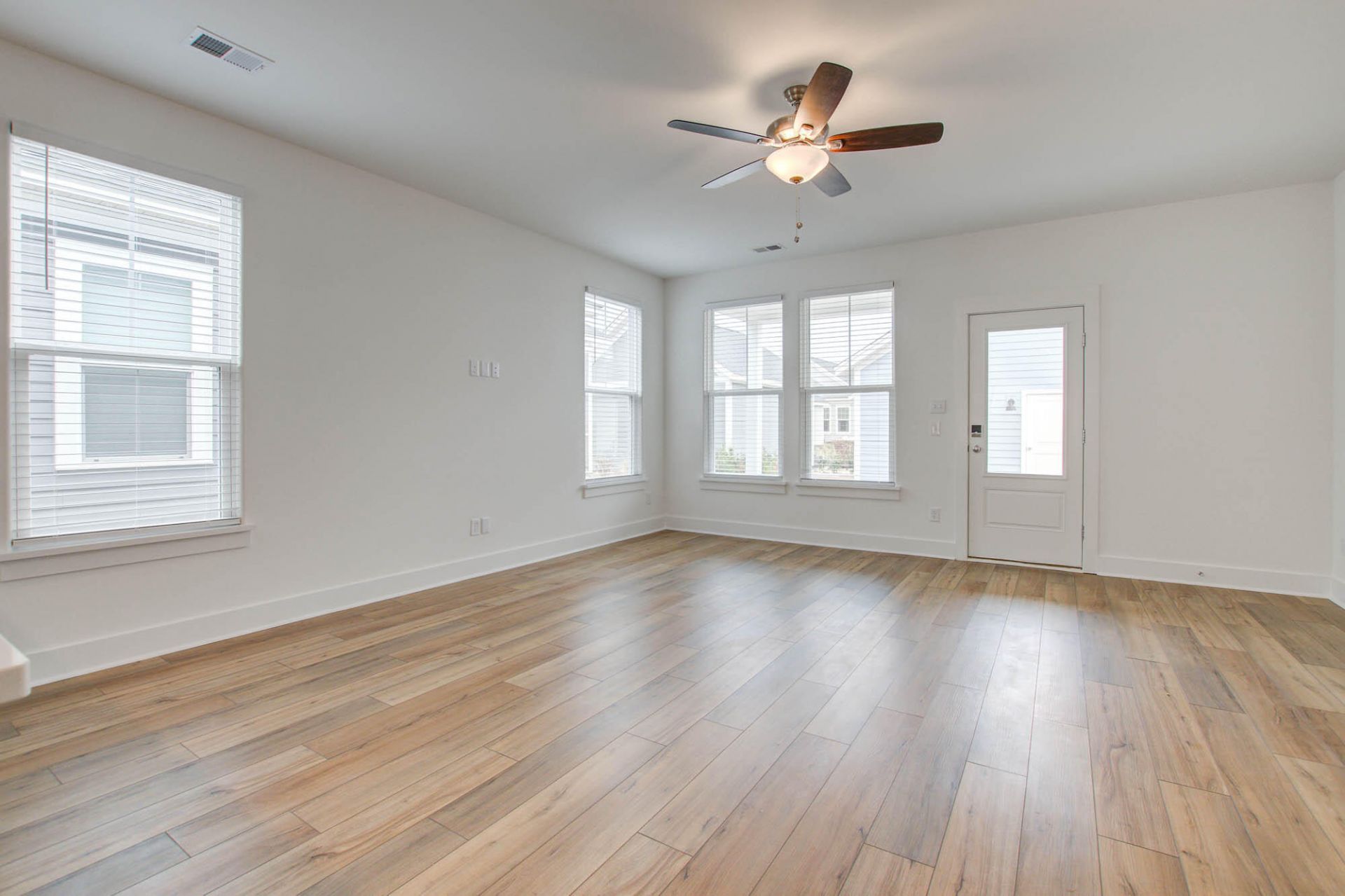 234 Symphony Avenue Photo 11