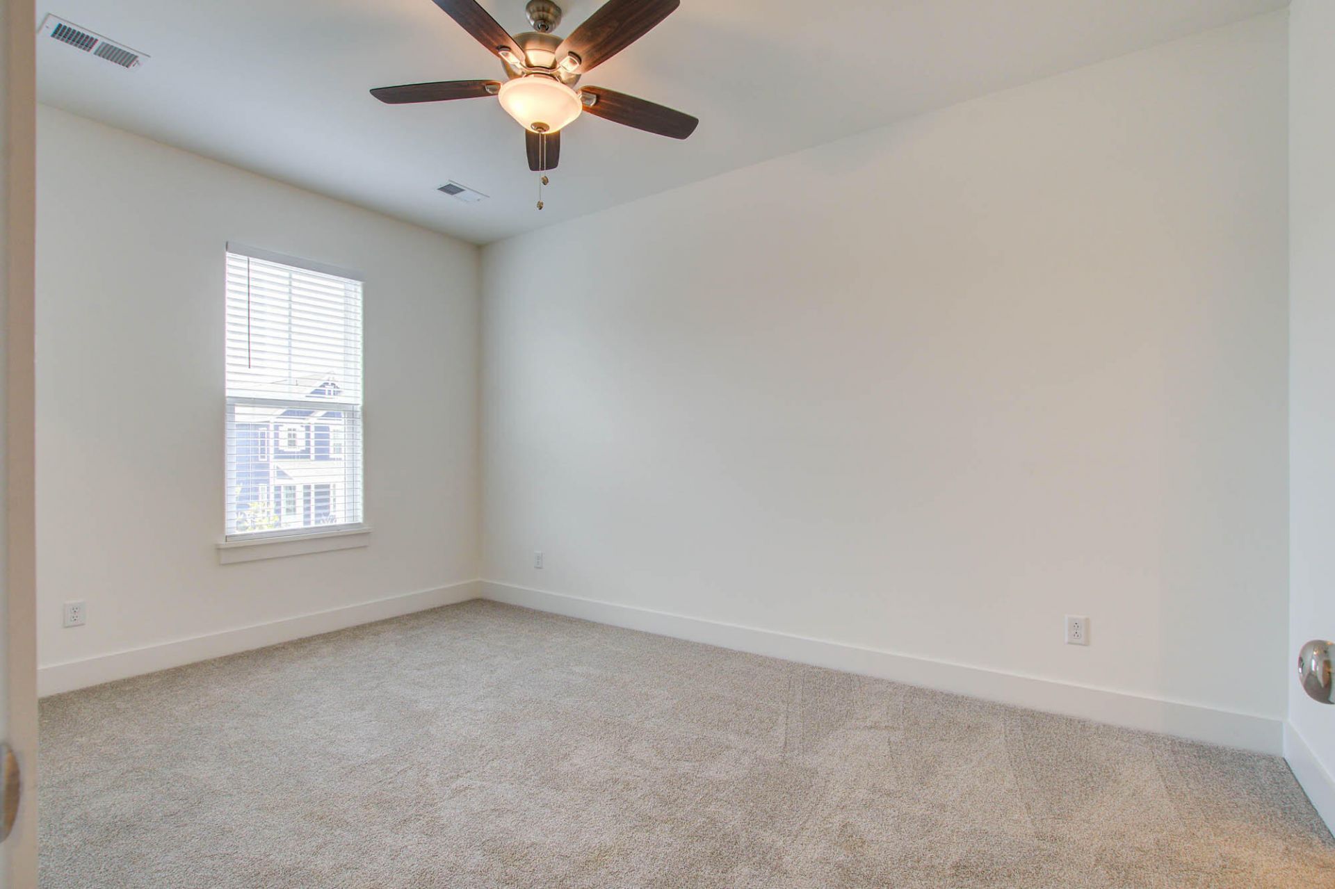 234 Symphony Avenue Photo 15