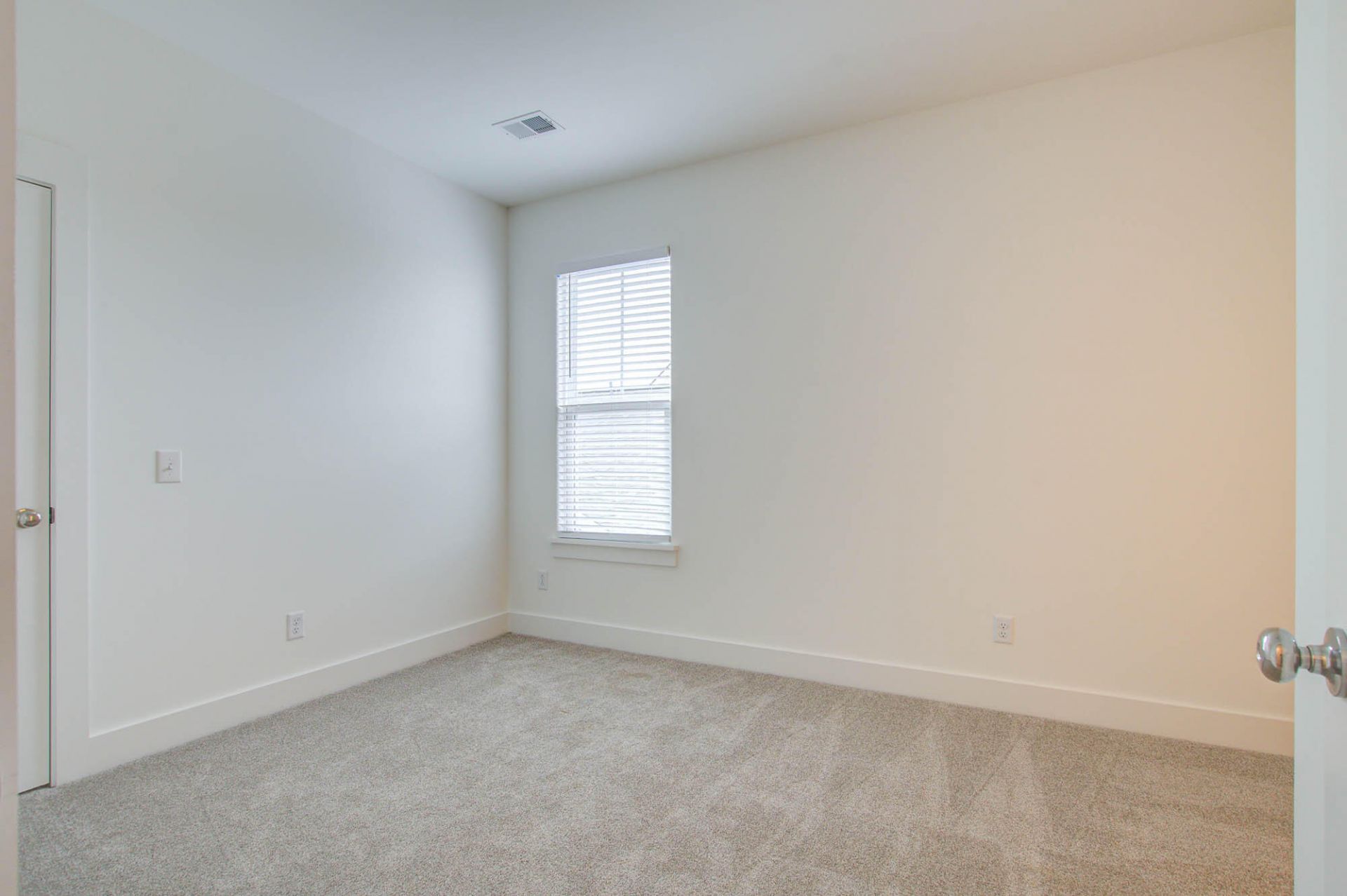 234 Symphony Avenue Photo 19