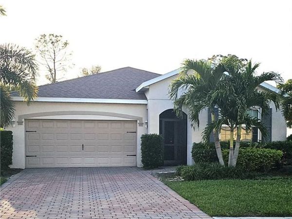 3141 Amadora CIR, CAPE CORAL, FL 33909