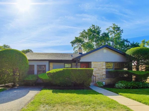 8631 E Prairie Road , Skokie, IL 60076