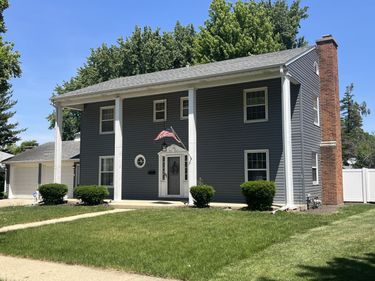 2221 Mayflower Drive, Aurora, IL 60506