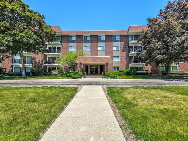 1025 S Fernandez Avenue , Unit S-1, Arlington Heights, IL 60005