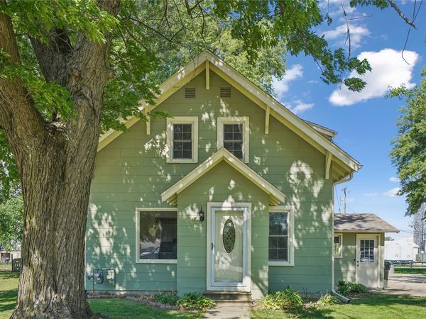604 8th Avenue, Sully, IA 50251