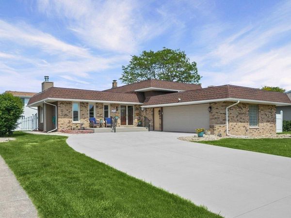1045 Heather Lane , Munster, IN 46321