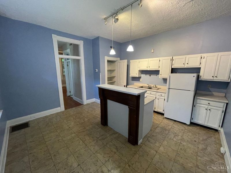 2143 W Clifton Avenue, Cincinnati, OH 45219 Photo 10
