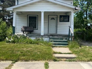 1006 W 8th Avenue, Flint, MI 48504