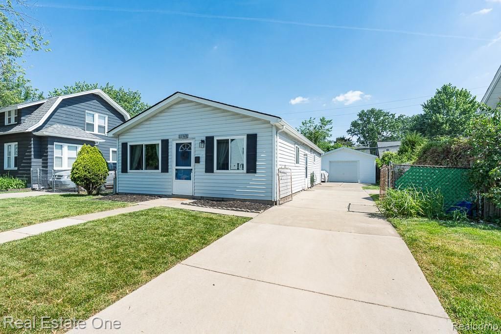 22505 Hanson Court, Saint Clair Shores, MI 48080 Main Photo