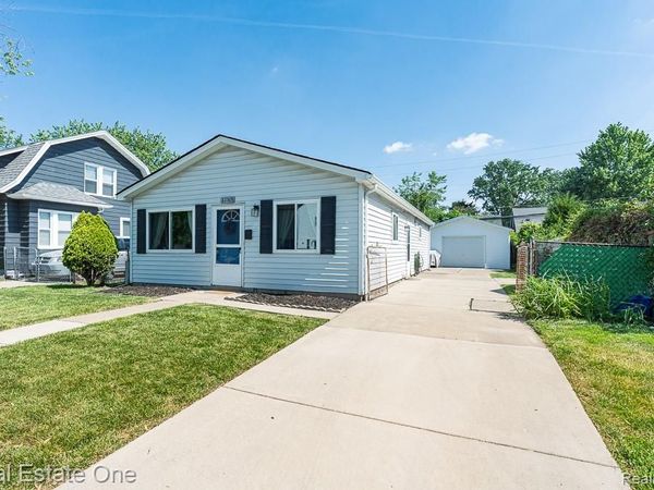 22505 Hanson Court, St. Clair Shores, MI 48080