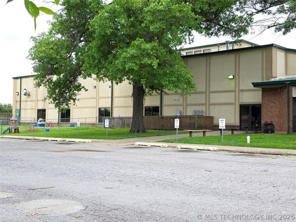 8730 E Skelly Drive , Tulsa, OK 74129