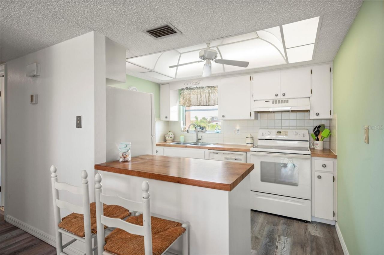 1080 Bal Harbor Boulevard , Unit 9D, Punta Gorda, FL 33950 Photo
