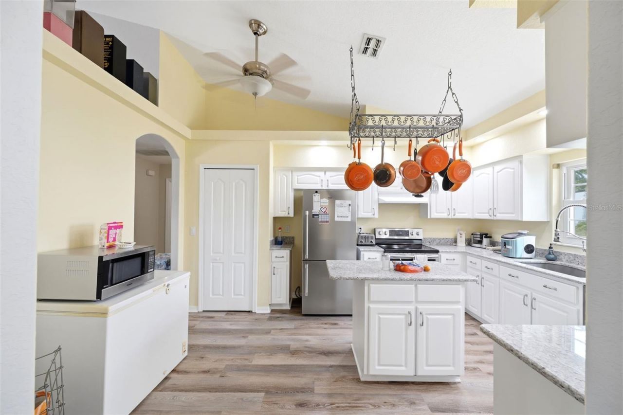 10154 Spring Hill Drive, Spring Hill, FL 34608 Photo