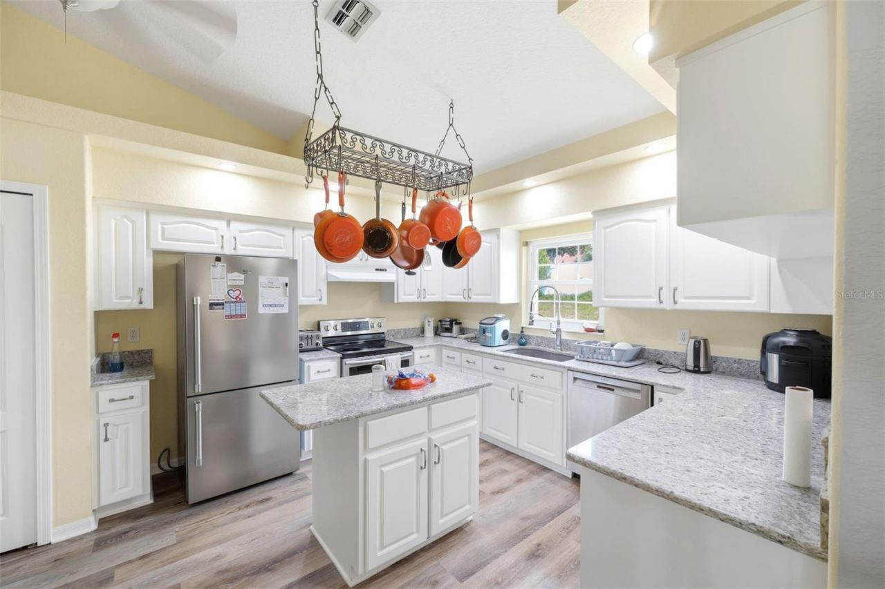 10154 Spring Hill Drive, Spring Hill, FL 34608 Photo