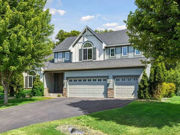 6 Cunningham Road, North Oaks, MN 55127