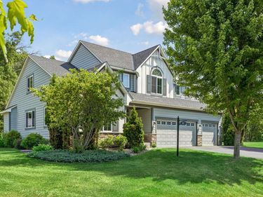 6 Cunningham Road, North Oaks, MN 55127
