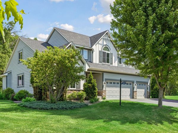 6 Cunningham Road, North Oaks, MN 55127