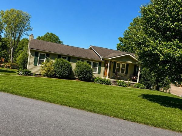 102 Phillips Road , Spruce Pine, NC 28777