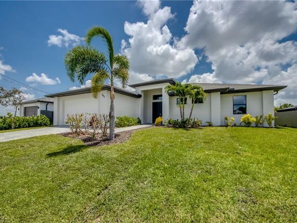 203 SW 14th AVE, CAPE CORAL, FL 33991