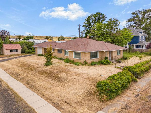 503 W 3rd St, Sprague, WA 99032