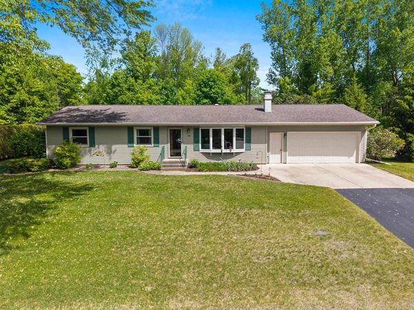 204 W HIGHLAND DRIVE, Oconto Falls, WI 54154