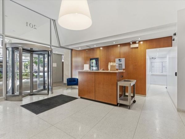 201 E Chestnut Street , Unit 11E, Chicago, IL 60611