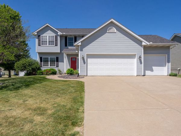 6310 FRIENDSHIP Path , Bettendorf, IA 52722