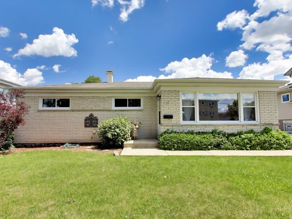 1081 Wilson Drive, Des Plaines, IL 60016