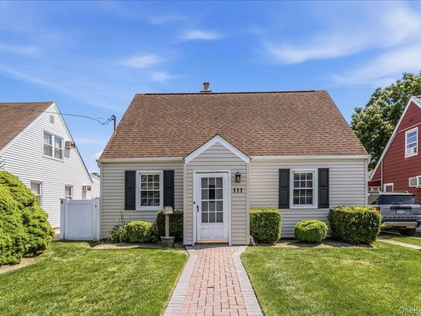 111 Birch Lane , Valley Stream, NY 11581