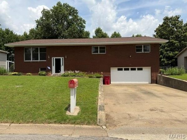 858 Cambridge Drive , Sikeston, MO 63801