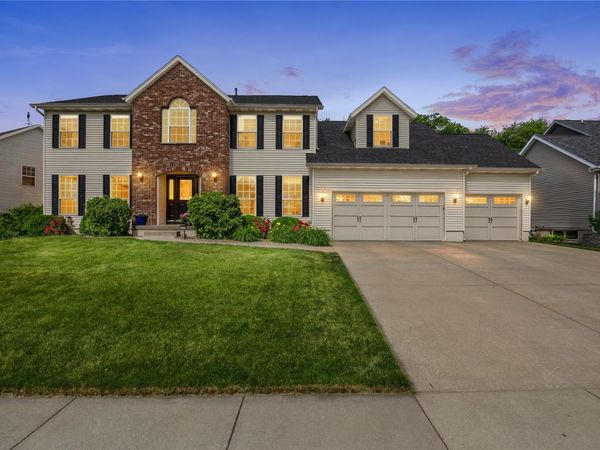 7703 Winston Drive NE, Cedar Rapids, IA 52402