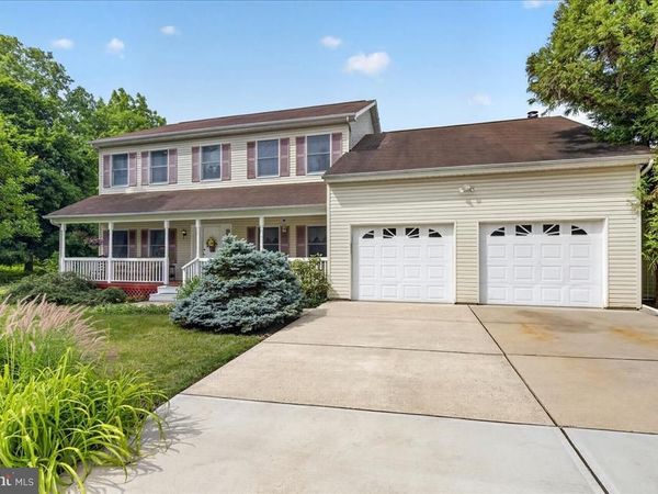 8 NEWELL PLACE, HOPEWELL, NJ 08525