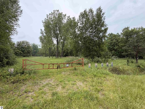 4280 Shepherd Road W, St Louis, MI 48880