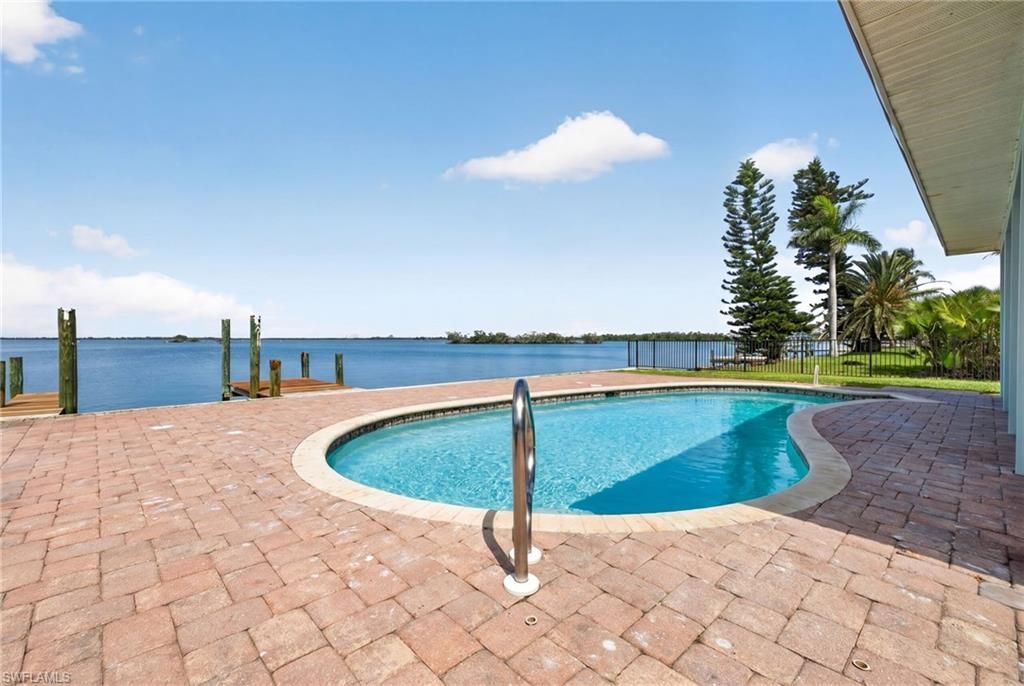 3 Bayview Blvd, Fort Myers Beach, FL 33931 Photo
