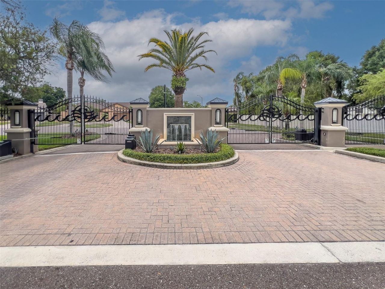 4119 Crosswater Drive , Tampa, FL 33615 Photo