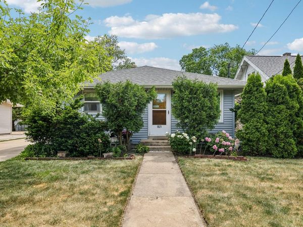 1021 Westowne AVENUE, Waukesha, WI 53186