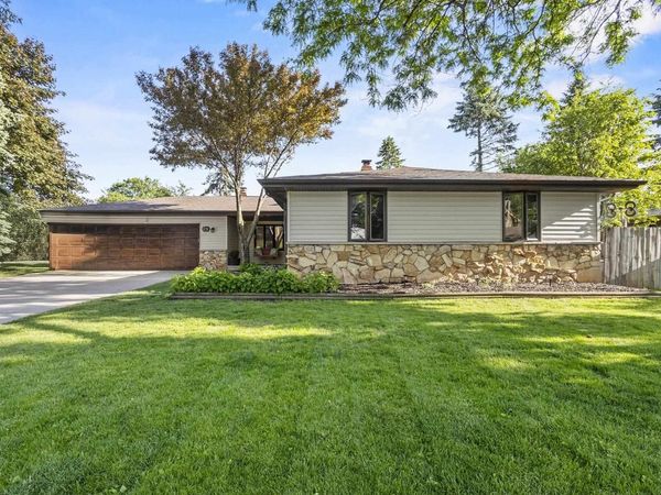 1731 OAKRIDGE COURT, Menasha, WI 54952