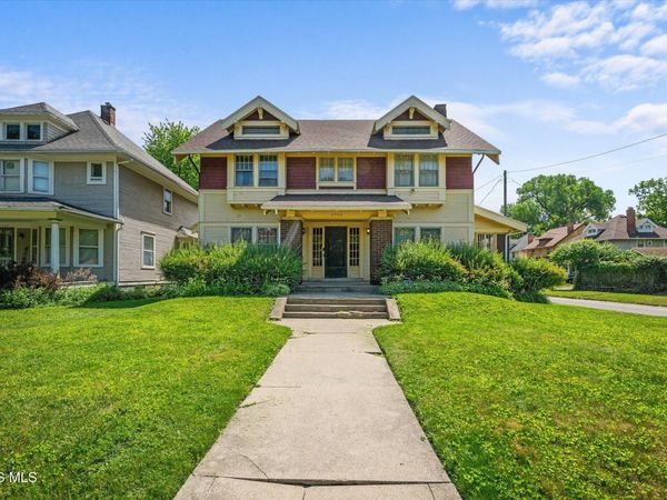 2702 Scottwood Avenue, Toledo, OH 43610