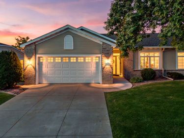 824 Monet Court, Mendota Heights, MN 55120
