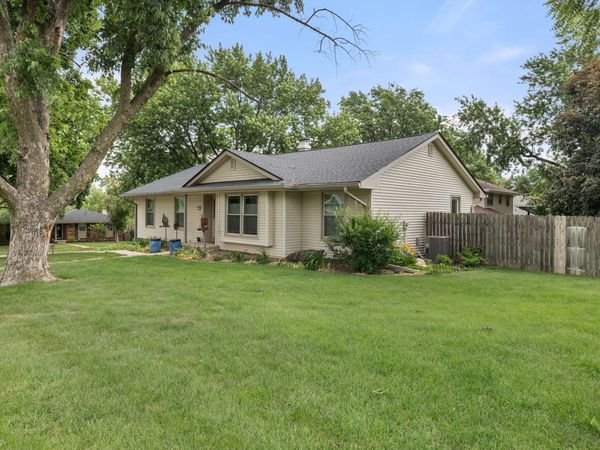 1229 NW 94th Court, Clive, IA 50325